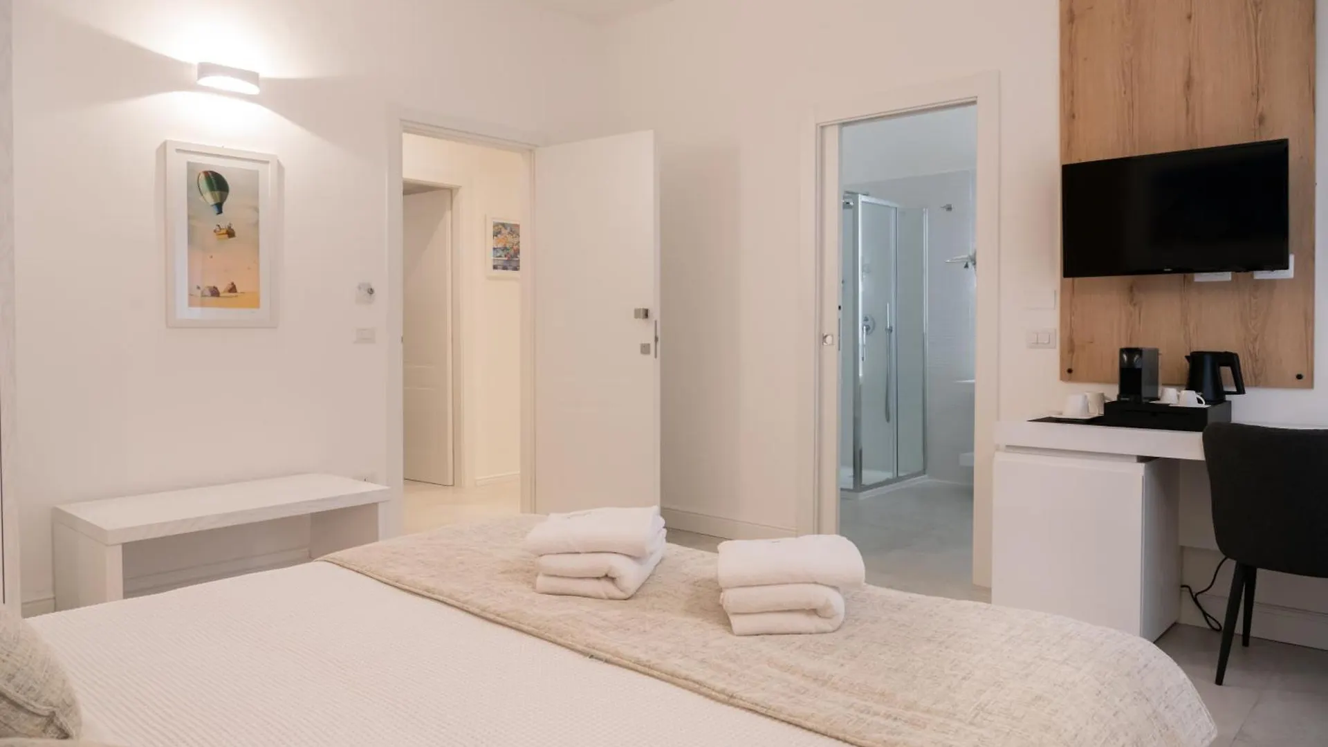 Guest house Lo Studio Di Viale Lo Re Camere & Caffe' Lecce Italy