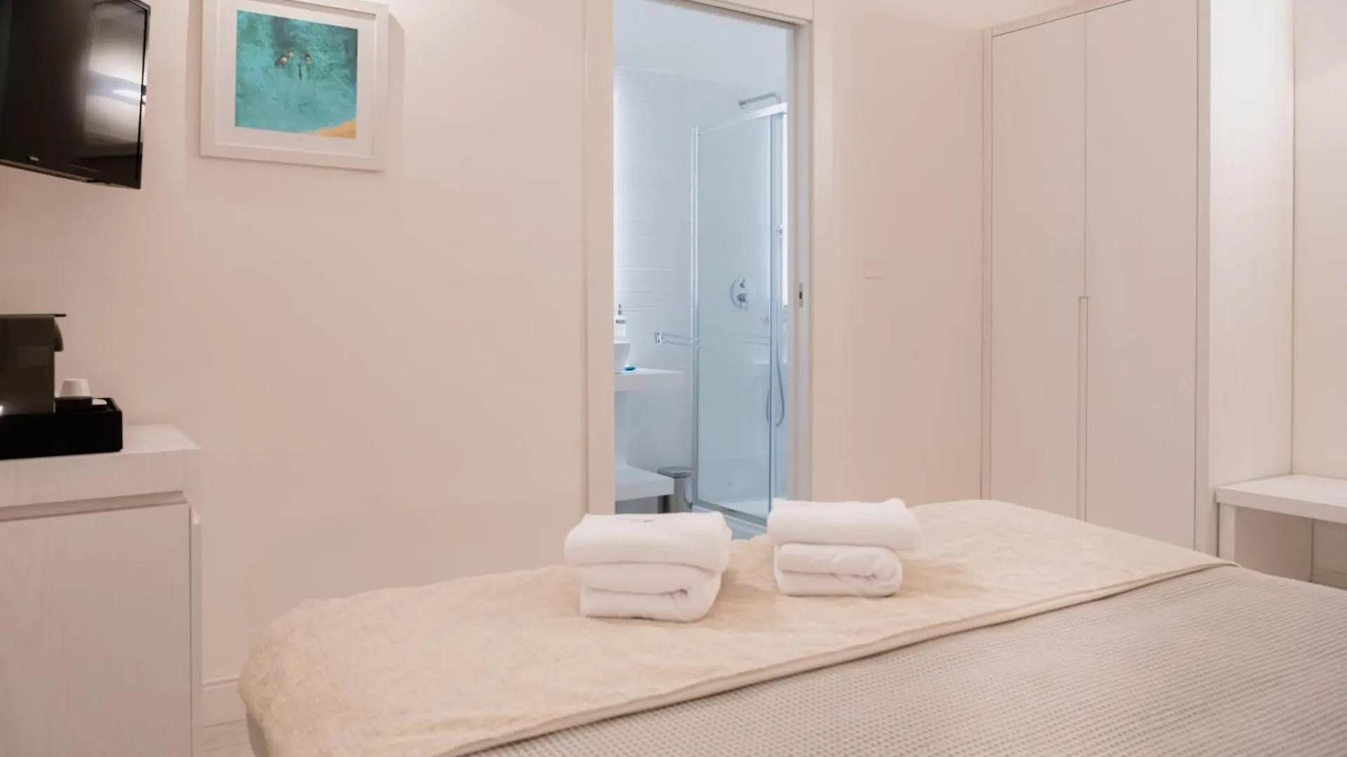 Lo Studio Di Viale Lo Re Camere & Caffe' Lecce Guest house