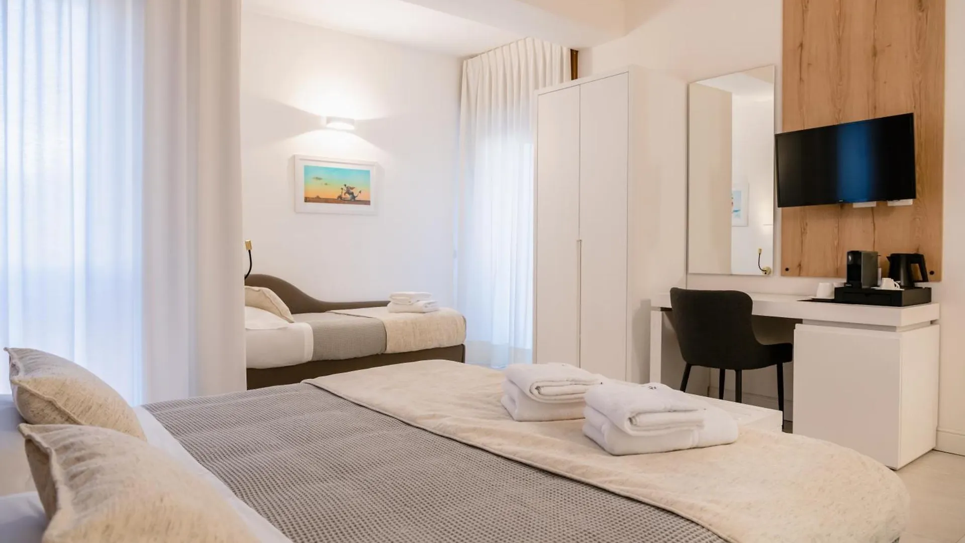 Lo Studio Di Viale Lo Re Camere & Caffe' Lecce Guest house